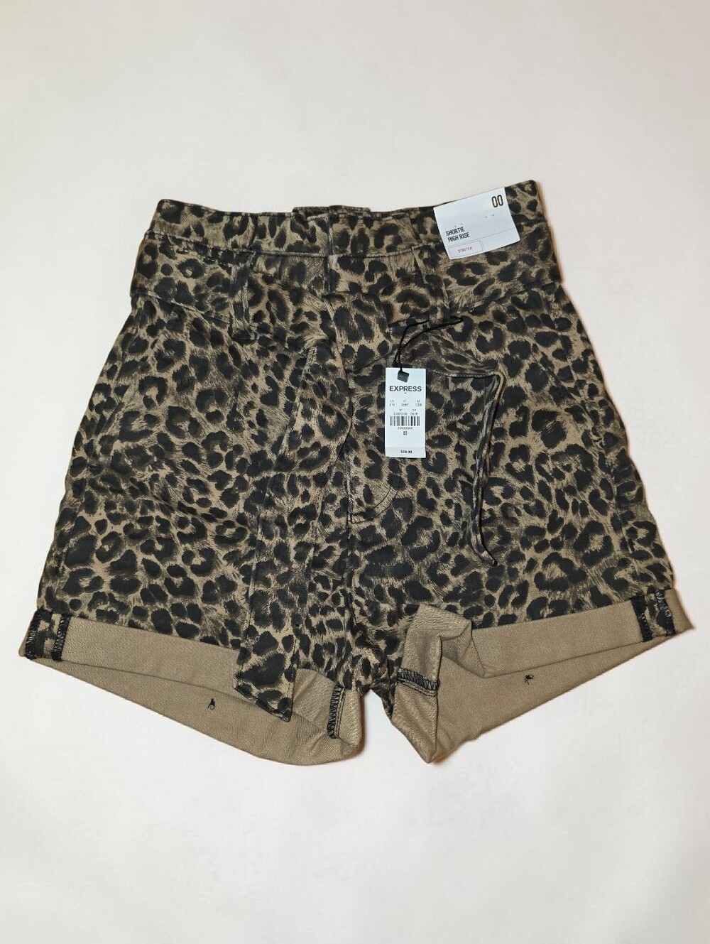 NWT Express Leopard Print High-Waist Roll-Cuff Women’s Shorts  Size 00